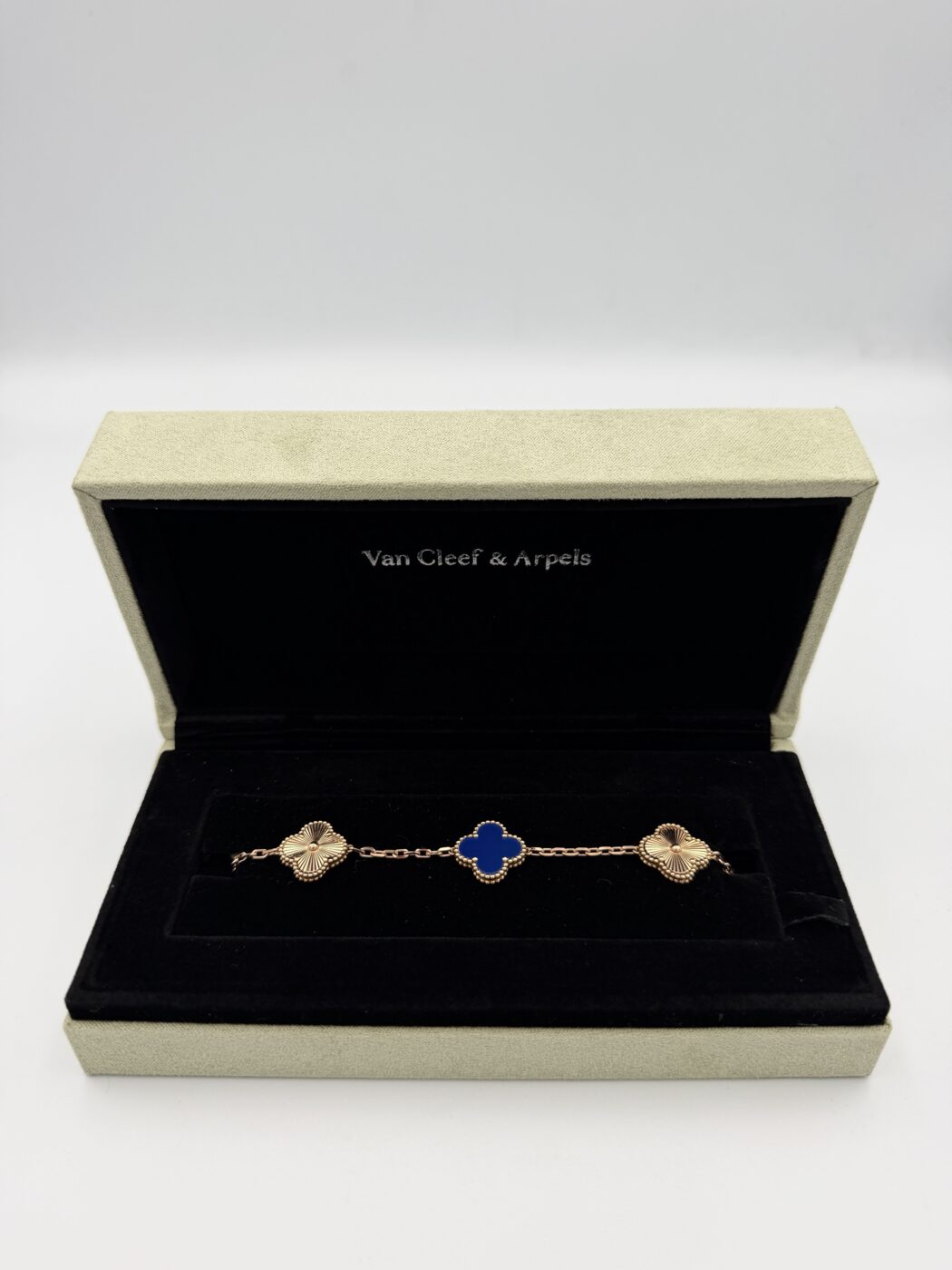 img_6851 Van Cleef Alhambra - Image 1